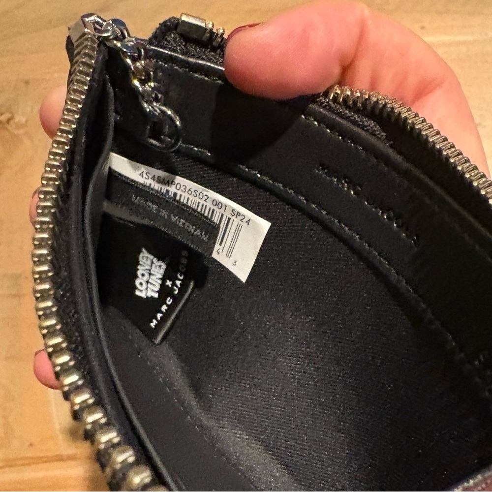 Marc Jacobs X Looney Tunes
Key Wallet - Picture 11 of 14